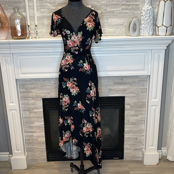 143 Story Floral Faux Wrap Short sleeve Maxi Dress Size Medium - Picture 1 of 7